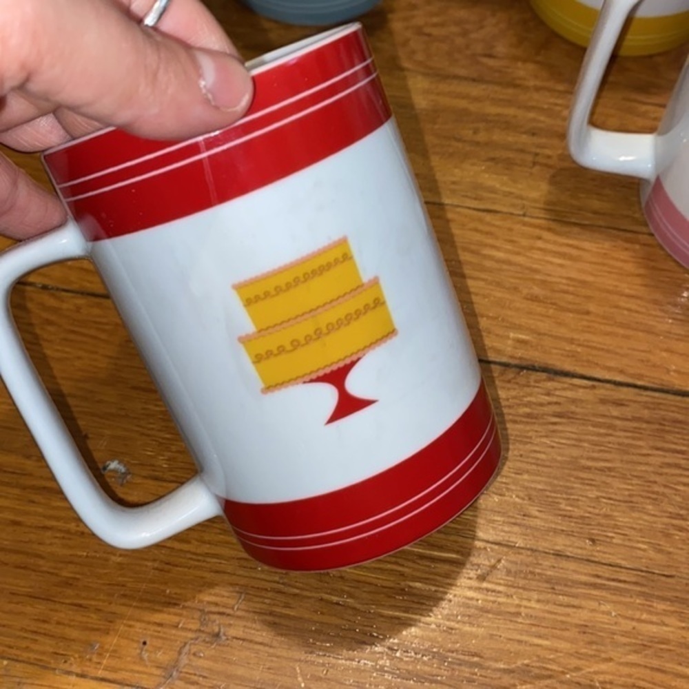 Cake Boss Ace off Cakes mug bundle set needs to be cleaned up from storage GUC. - Picture 2 of 6